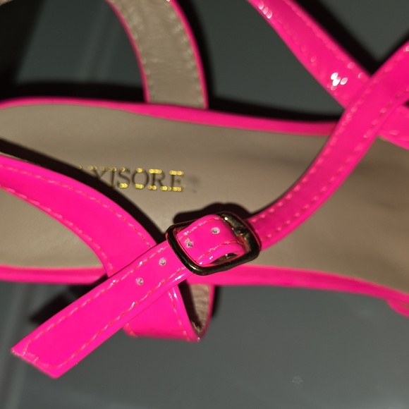 (J31) NEW SEKAYISORE women's cross strap sandals in hot pink - Picture 5 of 5